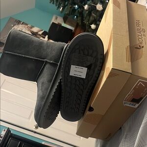 Koolaburra Gray Classic Short Boots BRAND NEW size 7